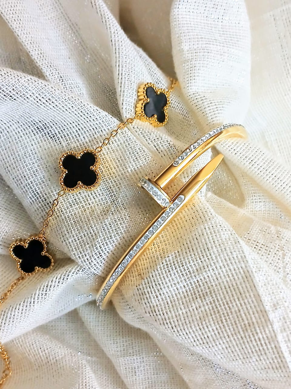 Black clover & studded nail band stack 01