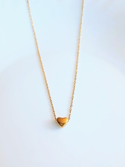 minimal heart neckchain