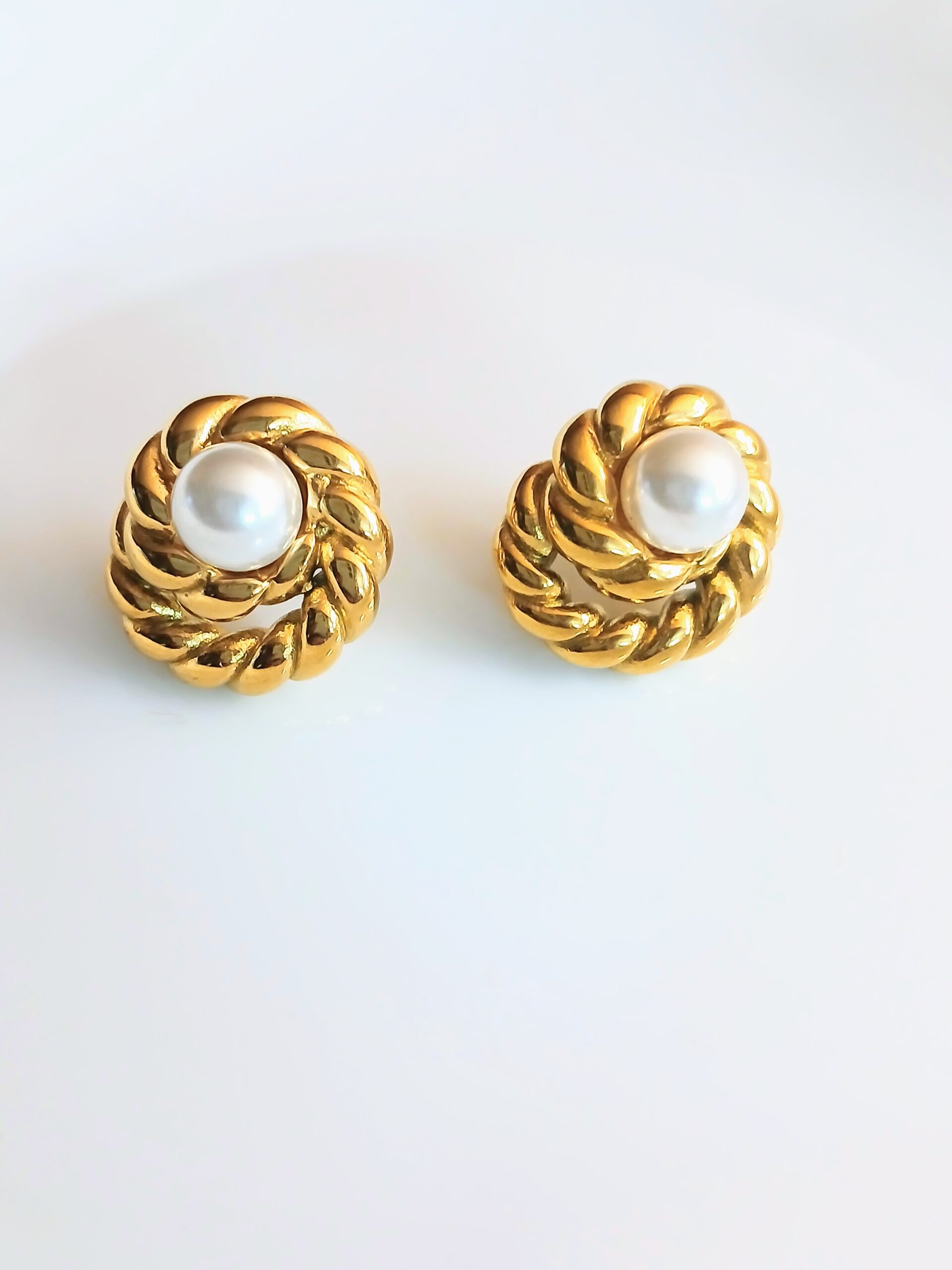 Twistted pearl earing
